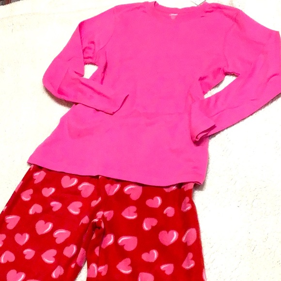 WOMENS FLEECE PINK HEARTS PJs. NWT - Picture 1 of 9